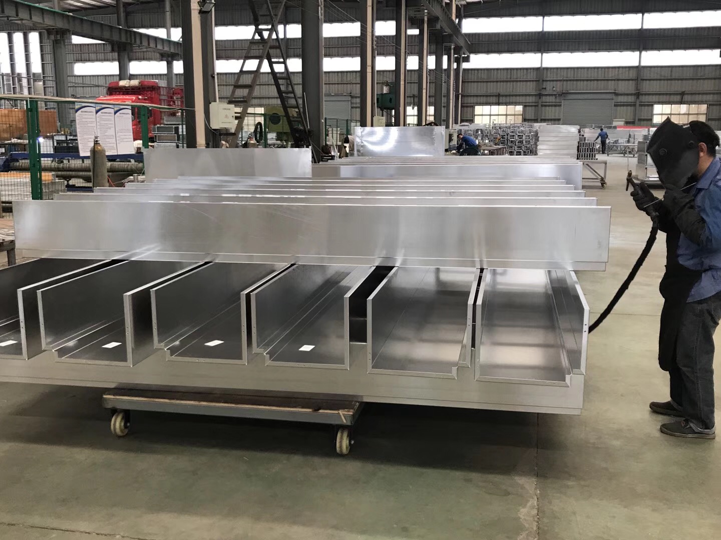 鋁單板生產廠家剖析造型鋁單板價格高的道理